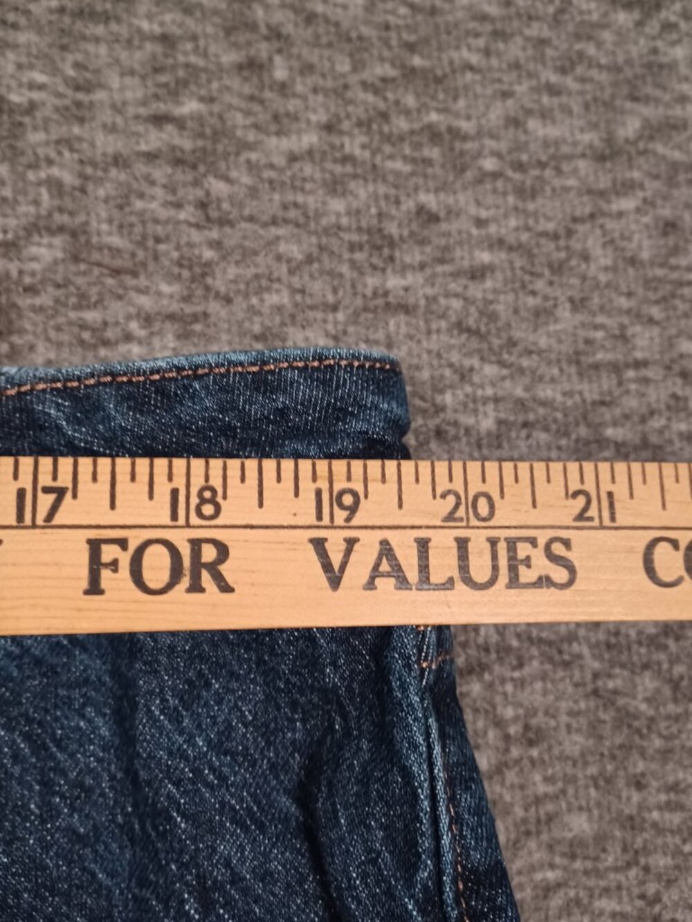 Old Navy Women's Size 18 Straight Legged High-Rise Medium Wash Jeans - Picture 5 of 9